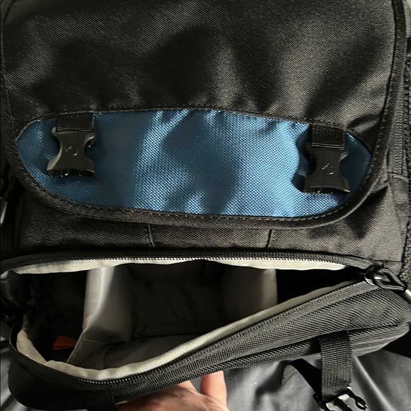 Lowepro camera backpack - Picture 4 of 4